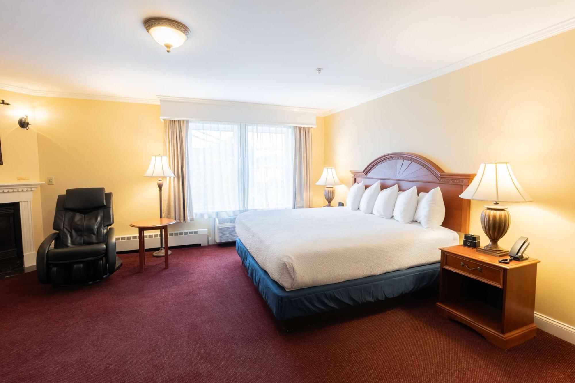 Executive King Suite with Fireplace - Non-Smoking
